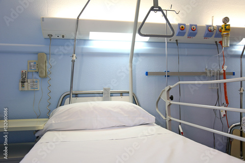 hospital cama vacia pandemia uci U84A1913-f17 photo