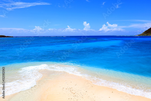 美しい沖縄のビーチと夏空   © sunabesyou