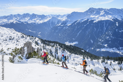 unterwegs auf Skitour in herrlicher Winterlandschaft © ARochau