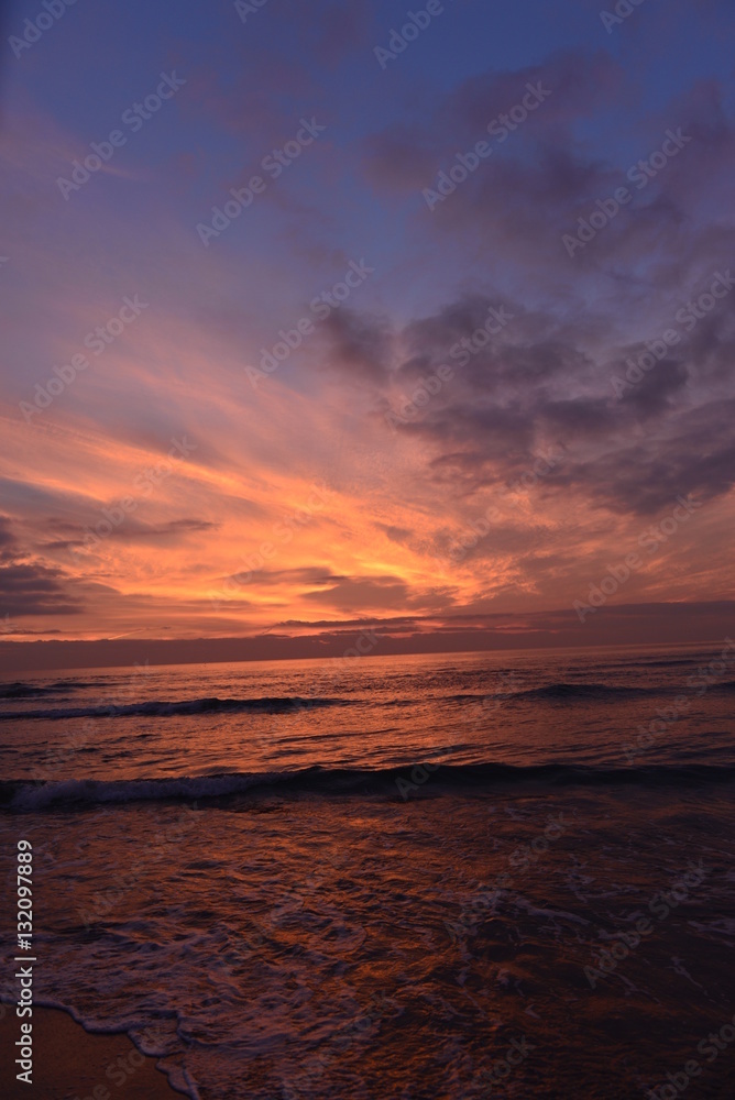 Sonnenuntergang Lido di Camaiore im Ligurischen Meer Sonnenuntergang Lido di Camaiore im Ligurischen Meer