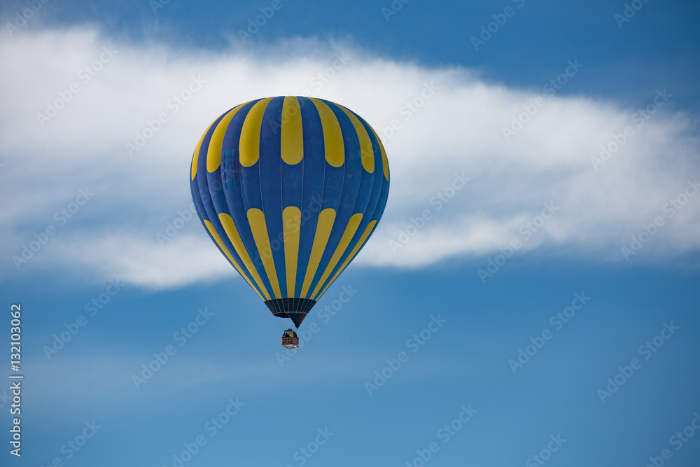 Fototapeta premium Hot air balloon in the sky in Cappadoccia Turkey