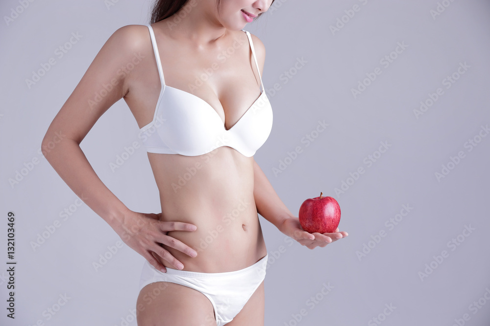 Naklejka premium Fit woman hold apple