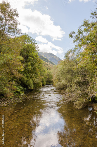 Noiraigue, Areuseschlucht, Schlucht, Areuse, Fluss, Val de Travers, Jura, Wald, Waldweg, Wanderweg, Herbstwanderung, Herbst, Schweiz