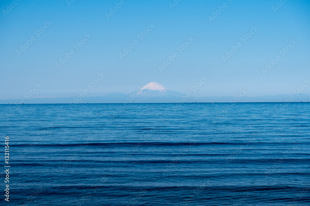 海と富士山（千葉県館山市方面から）
