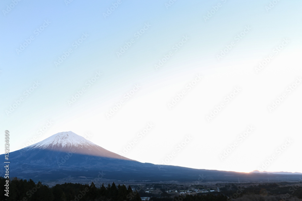 Mt.Fuji and morning glow.I shot it early in the morning.Shot in Fujinomiya City, Shizuoka Prefecture, Japan. Mt.Fuji and morning glow.I shot it early in the morning.Shot in Fujinomiya City, Shizuoka Prefecture, Japan.