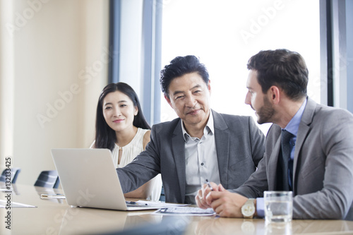 Business people talking in meeting room © Blue Jean Images