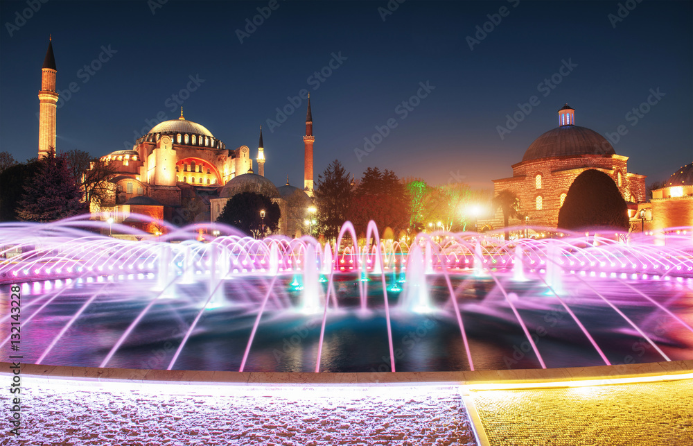 Fotografie Illuminated Sultan Ahmed Mosque