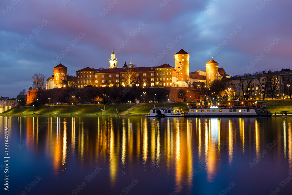 Obraz premium Fantastic night Krakow. The Royal Wawel Castle in Poland