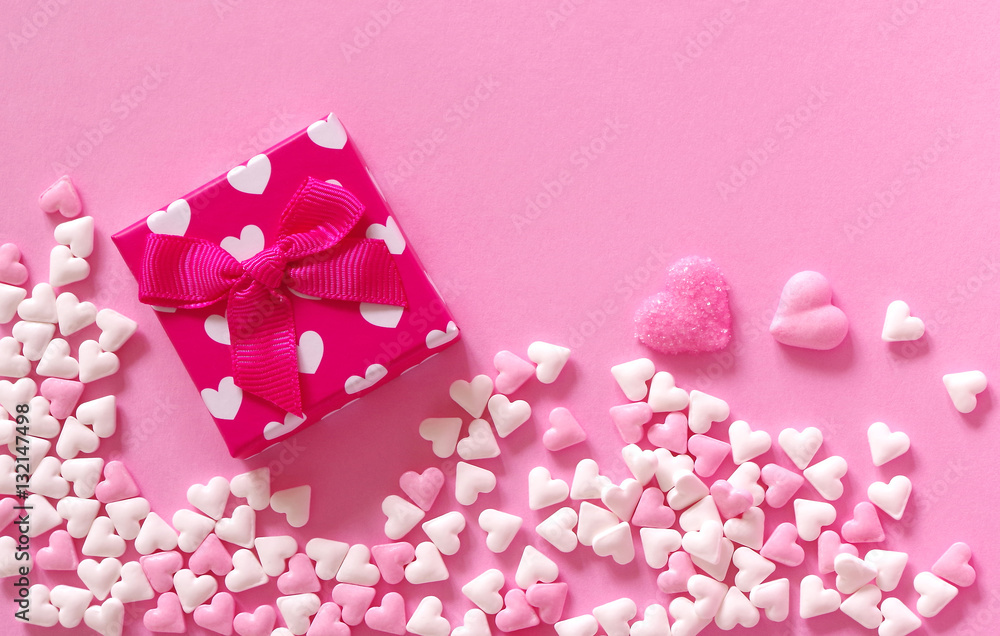 Zuckerherzen auf rosa Untergrund Zuckerherzen auf rosa Untergrund
