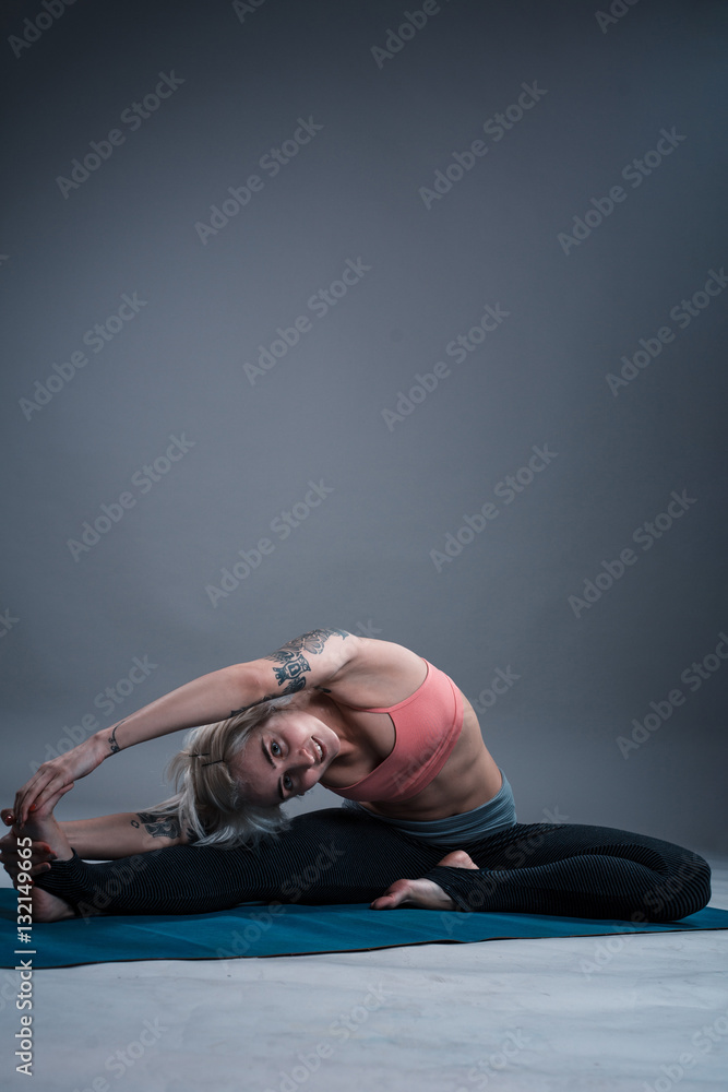 Naklejka premium yoga model