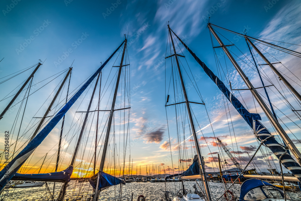 Obraz premium Boats Masts in Alghero harbor