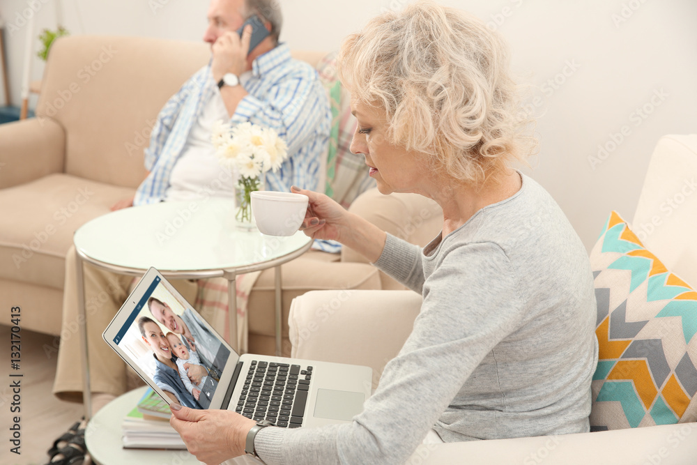 Obraz premium Video call and chat concept. Senior woman video conferencing on laptop