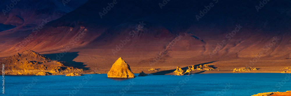 Fototapeta premium Tufa formation at Pyramid Lake, Nevada, the lakes namesake. Sunset.