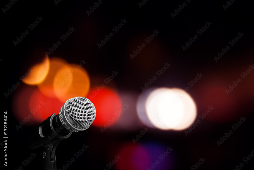 Obraz premium Microphone on stage background 