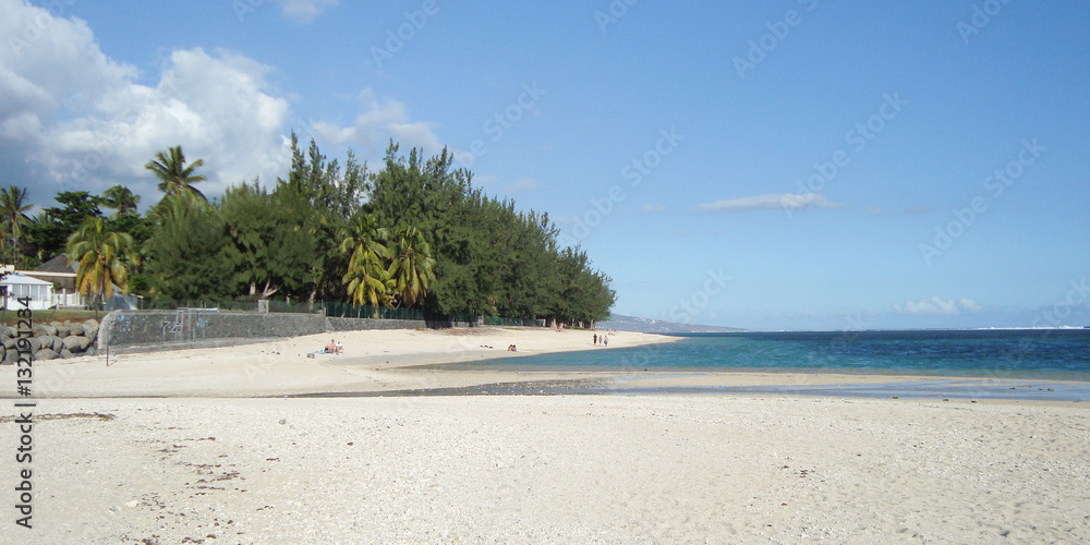 Dream beach in fine sand in the sun of holidays