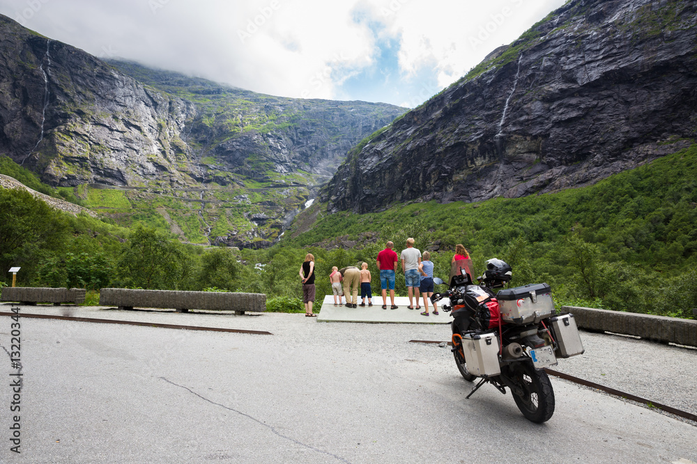 Fototapeta premium People looking toTrollstigen mountain road