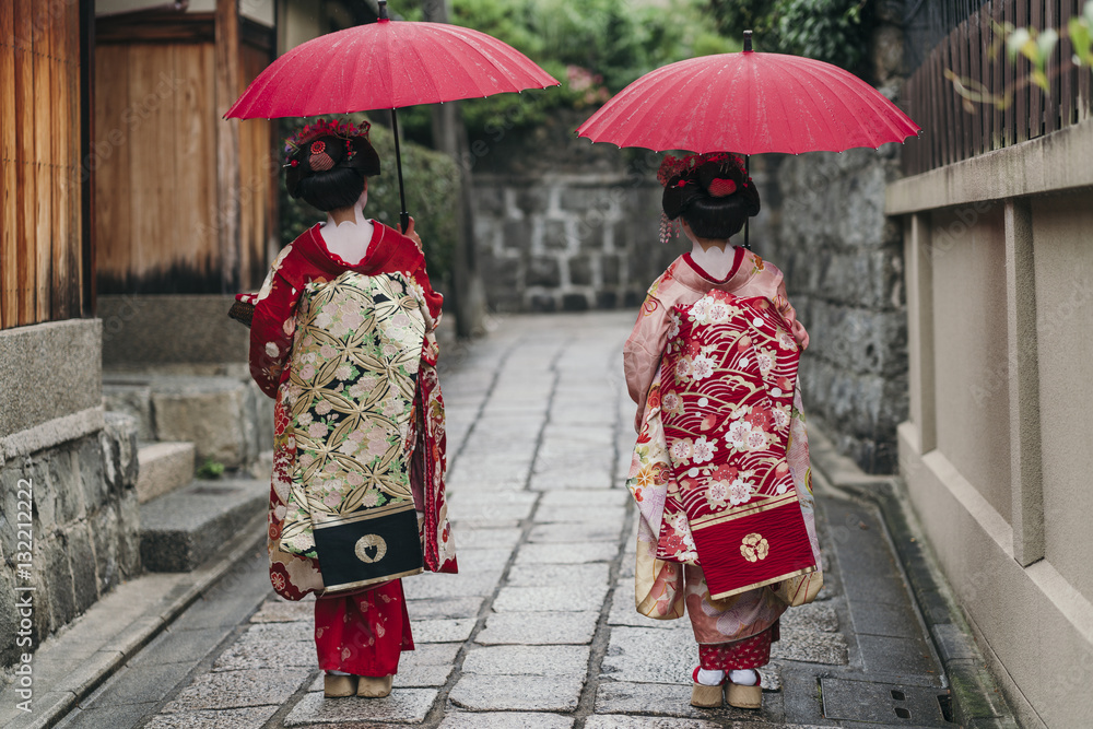 Fototapeta premium Portrait of a Maiko geisha in Gion Kyoto
