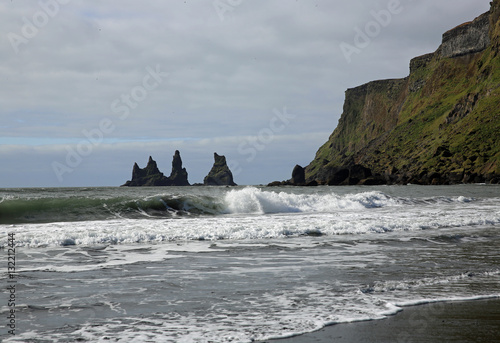 Reynisdrangar Felsen am Reynisfjara Strand  in Island photo