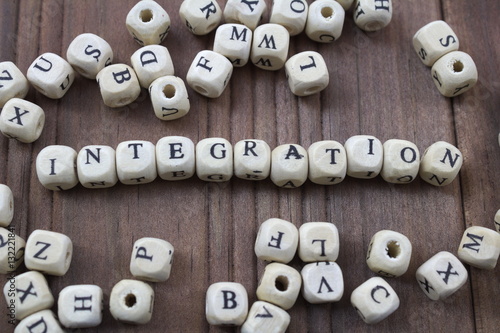 Integration - mit W  rfeln gelegtes Wort - german word for integration