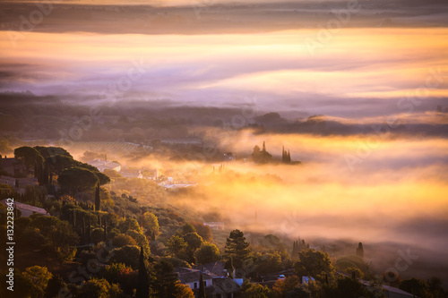 Brumes matinales sur le Luberon