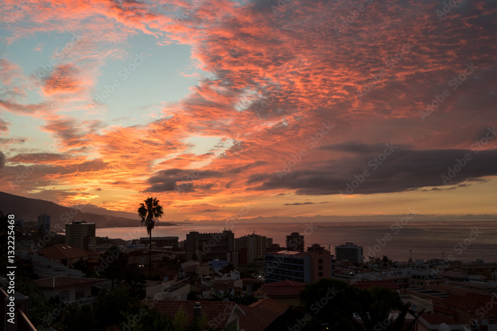 Fototapeta premium Sonnenuntergang in Puerto de la Cruz auf Teneriffa