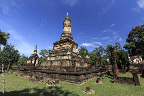 タイ国スコータイ県シーサッチャナライ歴史公園の遺跡ワット・チェディ・チェットテーオ