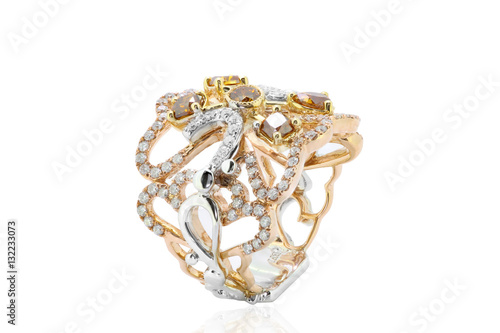 anillo con diamantes amarillos y blancos rubies y zafiros