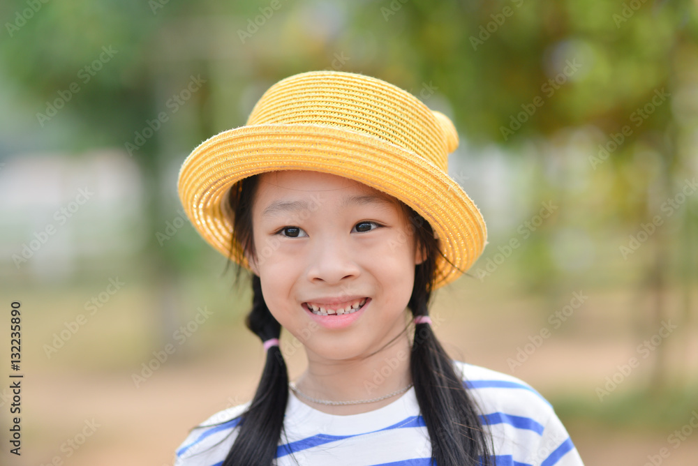 Closeup smiling little girl, Outdoor potrait