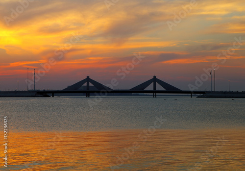 Sheikh Salman Causeway bridge, the design with two sail-like str