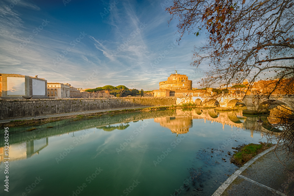 Obraz premium Bridge over river in Rome