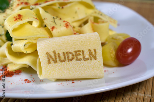 Nudeln mit Schriftzug Nudeln