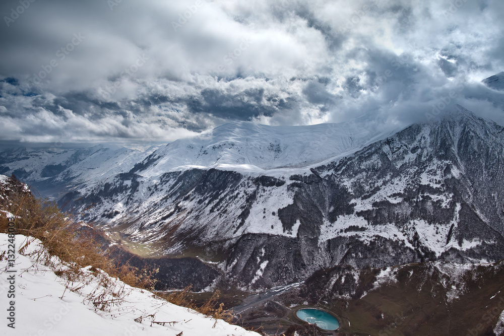 Fototapeta premium Kaukaz - Gruzja w zimowej szacie. Caucassus mountains in Georgia.