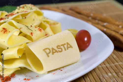 Nudeln mit Schriftzug Pasta