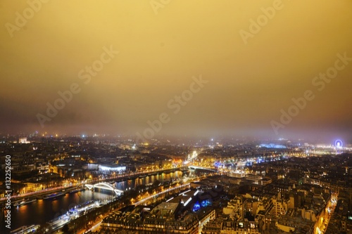 Blick vom Eiffelturm über Paris © franziskahoppe