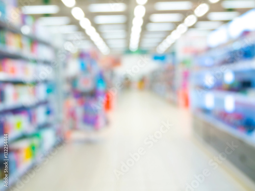 Blurred colorful supermarket products on shelves © fascinadora