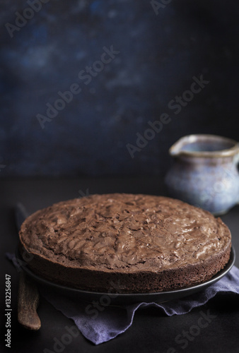 Flourless chocolate crinkle cake
