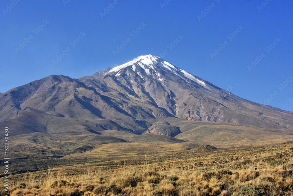Der höchste Berg Irans, der Damavand (5671m) von Norden betrachtet (Iran)