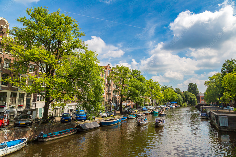 Fototapeta premium Canal in Amsterdam