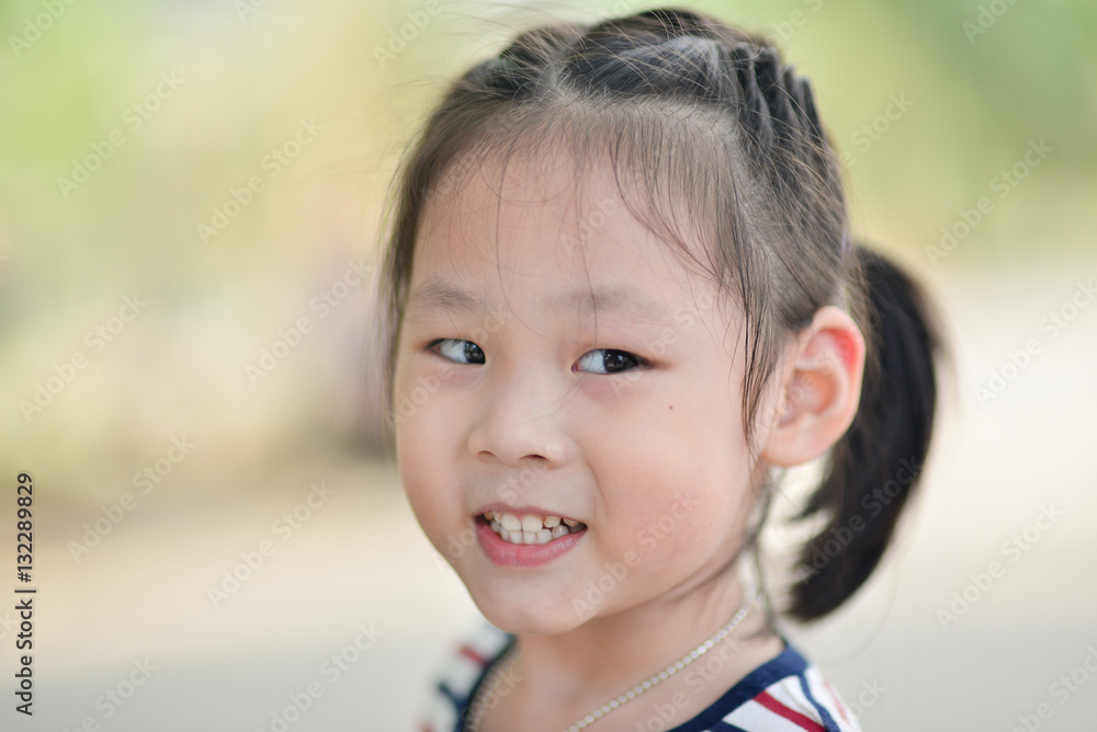 Closeup smiling little girl, Outdoor potrait