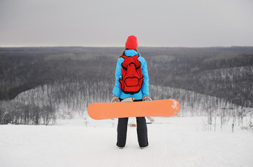 Fotobehang Wintersport Snowboardster in zwart-wit winterlandschap  © sorocka