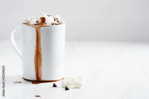 Fotografia, Obraz hot chocolate with mini marshmallows