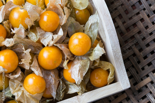 Obraz na płótnie cape gooseberry on wooden background