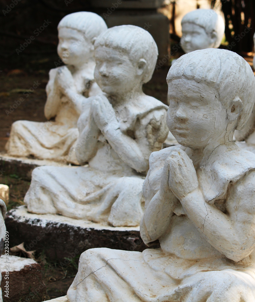 girls statues in prayer position girls statues in prayer position
