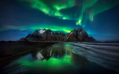 Leinwandbilder Nordlichter Stokksnes Polarlicht Spiegelung in Island  © JesusmGarcia