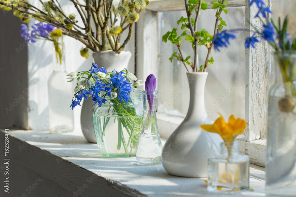Tableau sur toile spring flowers on the windowsill