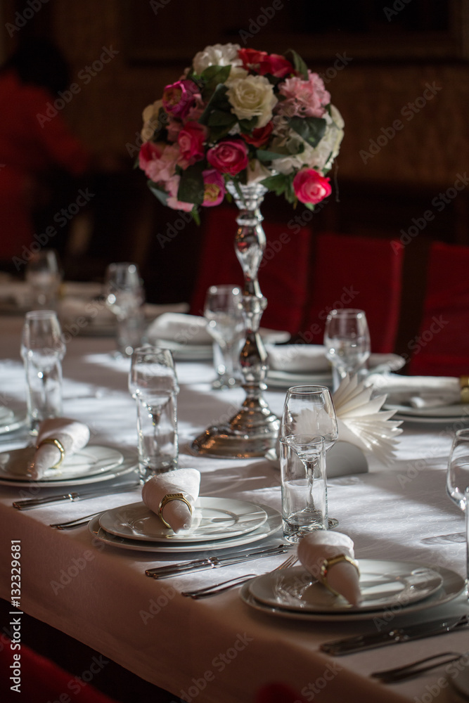 Fototapeta premium Empty glasses in luxury restaurant table, window shadows, birthday