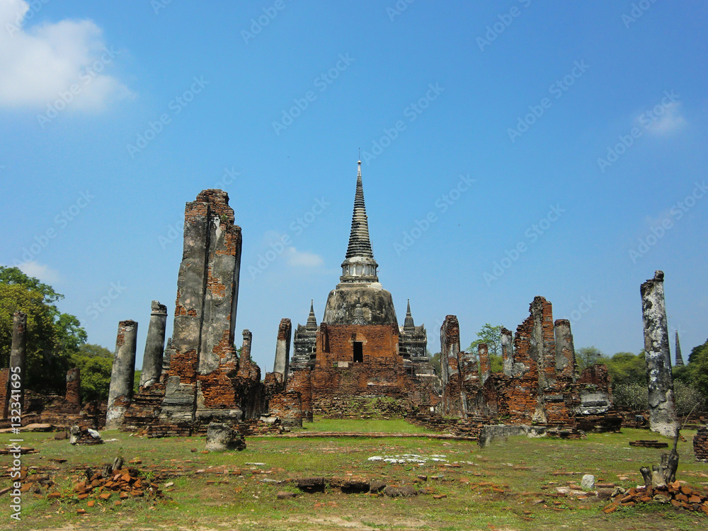 Obraz premium Ayutthaya ancient Buddhist temple ruins north of Bangkok