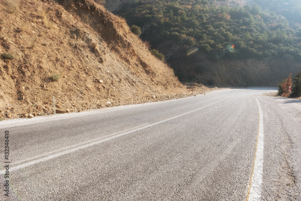 Naklejka premium Roadway through the mountains