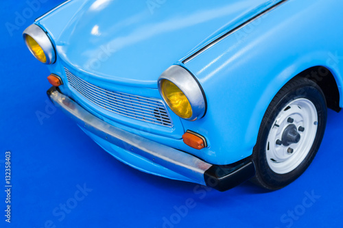 Obraz na plátně Blue retro east European car on a blue background
