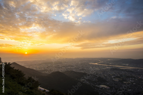 皿倉山からの北九州眺望の夕日 © L.tom
